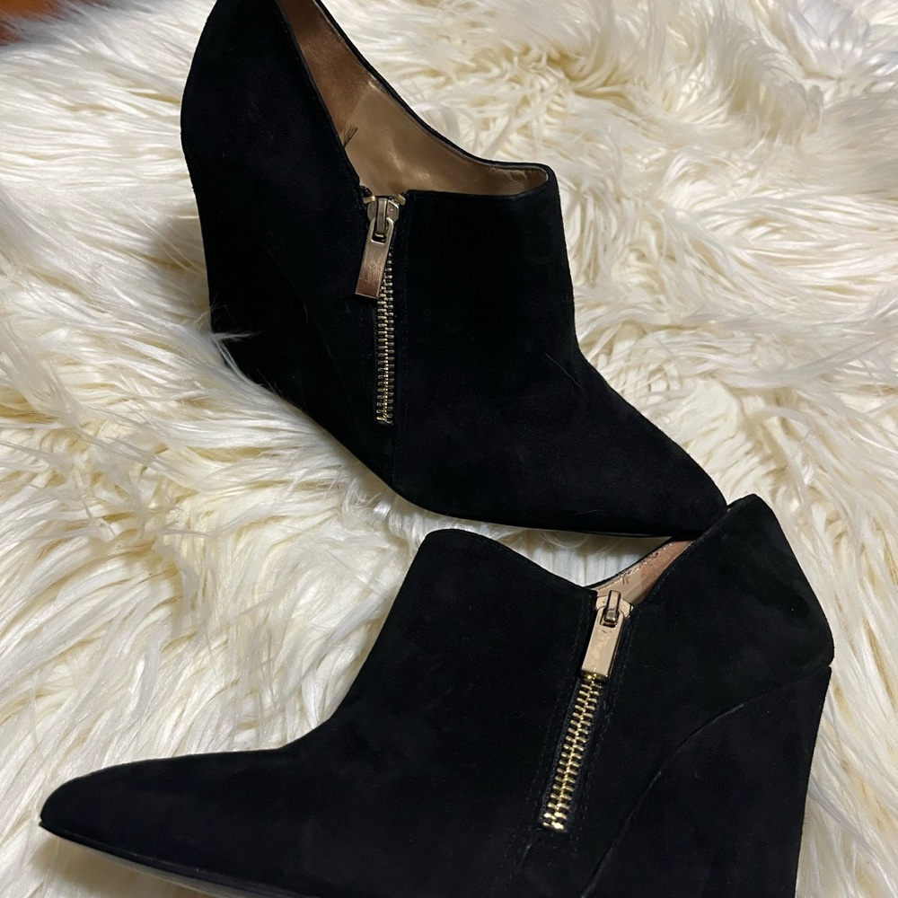 Jessica Simpson Black Wedge Ankle Boots with Gold Zipper